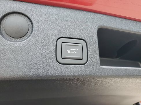New 2026 Chevrolet Equinox LT w/ Convenience Package II AWD/4WD image 8