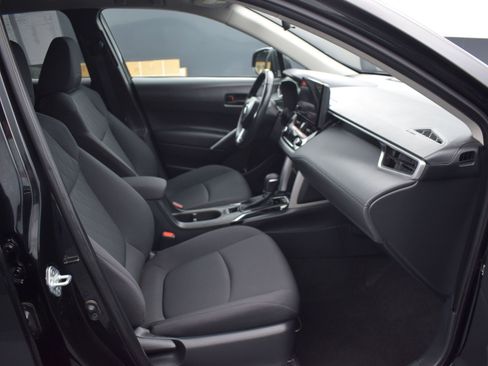 Used 2023 Toyota Corolla Cross LE image 10