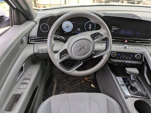 Used 2023 Hyundai Elantra SEL w/ Convenience Package image 14