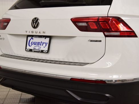 Used 2022 Volkswagen Tiguan SE AWD/4WD image 18