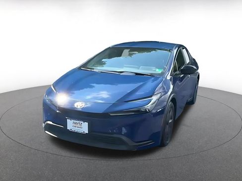 Used 2025 Toyota Prius LE FWD image 6