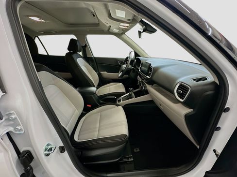 Used 2025 Hyundai Venue SEL FWD image 32