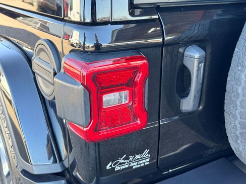 Used 2021 Jeep Wrangler Unlimited Sahara AWD/4WD image 10