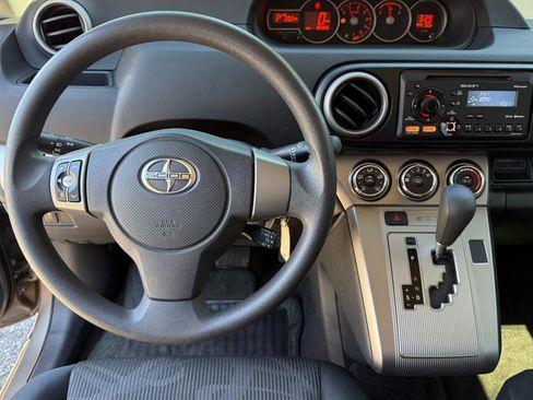 Used 2013 Scion xB FWD image 10