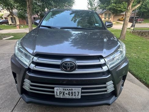 Used 2019 Toyota Highlander XLE FWD image 1