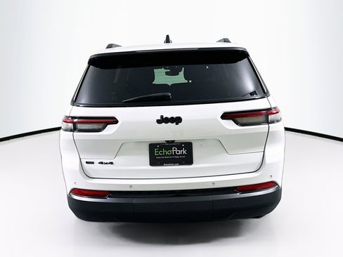 Used 2022 Jeep Grand Cherokee L Laredo image 7