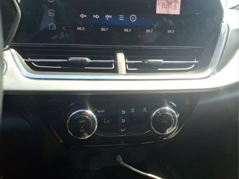 Certified 2024 Chevrolet Trax LT FWD image 15