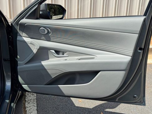 Used 2025 Hyundai Elantra SEL FWD image 43