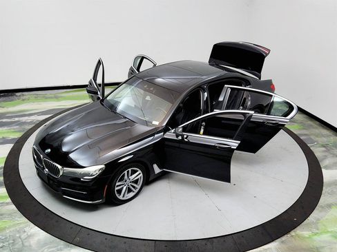 Used 2017 BMW 740i RWD image 38