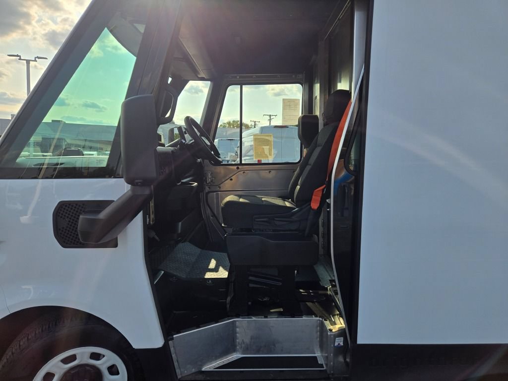 Used 2024 Chevrolet Brightdrop 600 w/ Battery Pack, Max Range AWD/4WD image 10