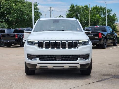Certified 2024 Jeep Wagoneer Series II w/ Flexible Seating Group RWD image 2