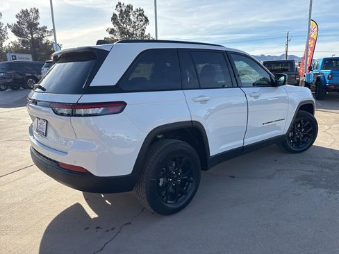 New 2025 Jeep Grand Cherokee Altitude image 5