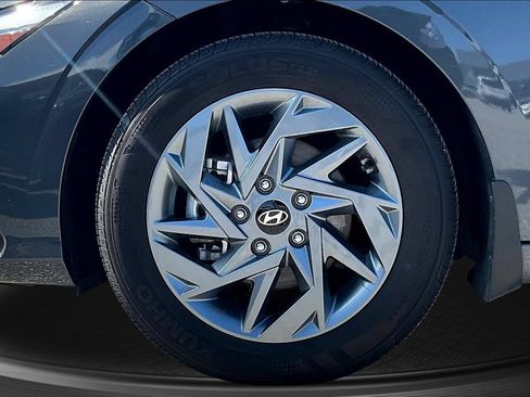 Used 2024 Hyundai Elantra SEL FWD image 30