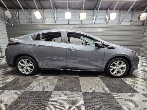Used 2018 Chevrolet Volt Premier w/ Driver Confidence Package FWD image 9