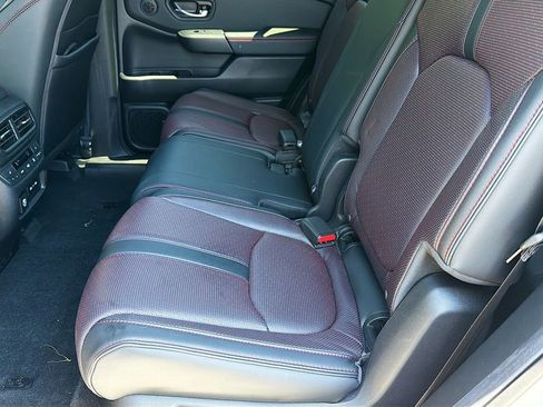 Used 2025 Honda Pilot Black Edition image 24
