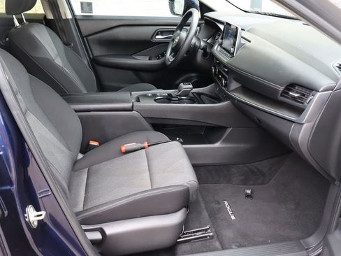 Used 2024 Nissan Rogue SV FWD image 16