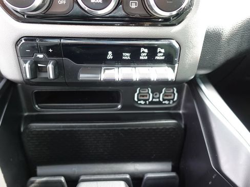 Used 2020 RAM 1500 Big Horn AWD/4WD image 51