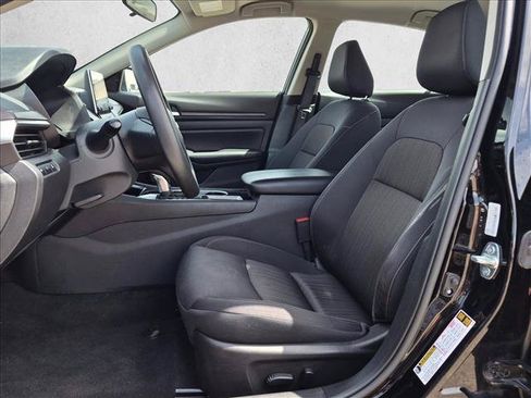 Used 2024 Nissan Altima 2.5 SV FWD image 15