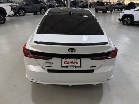 Used 2025 Toyota Camry XSE FWD image 8