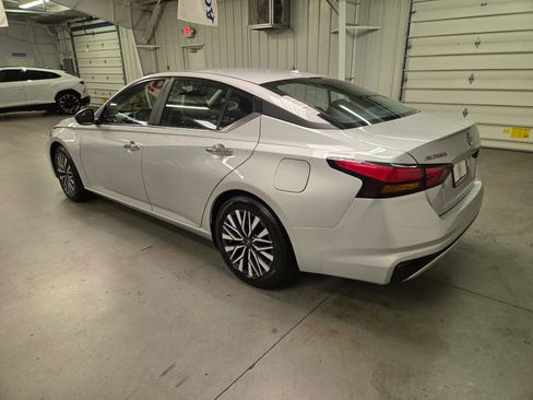 Used 2025 Nissan Altima 2.5 SV FWD image 4