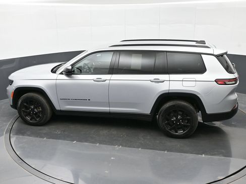 Used 2024 Jeep Grand Cherokee L Laredo AWD/4WD image 45