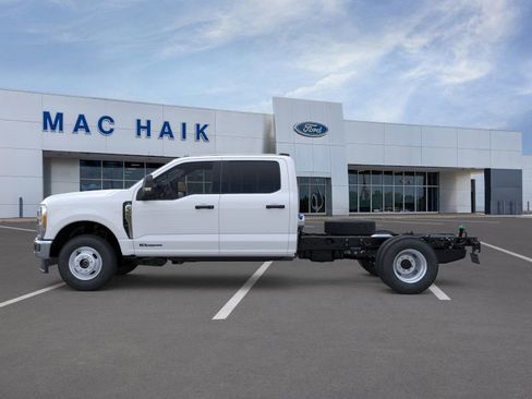 New 2026 Ford F350 XL w/ XL Chrome Package image 3