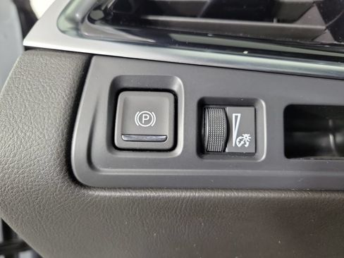 Certified 2024 Cadillac XT6 Premium Luxury w/ LPO, Floor Liner Package AWD/4WD image 33