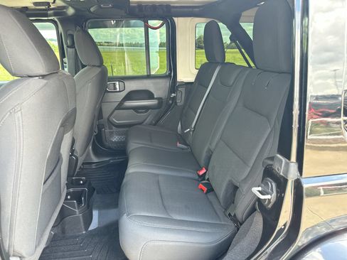 Used 2020 Jeep Wrangler Unlimited Sahara w/ Uconnect 4C Nav & Sound Group AWD/4WD image 22