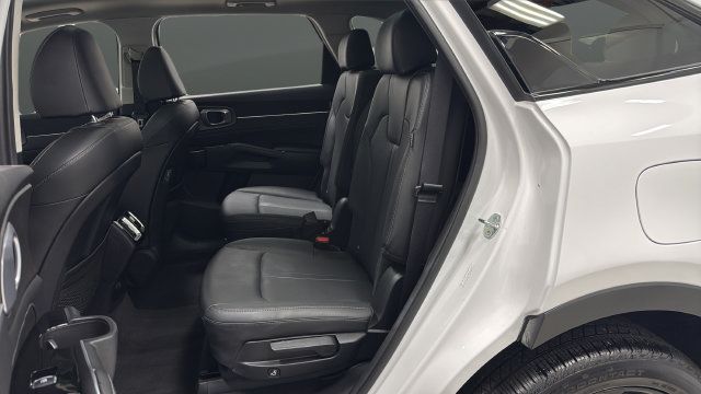 Used 2024 Kia Sorento SX AWD/4WD image 24