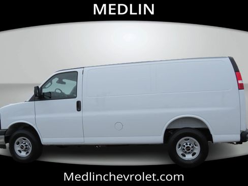 Used 2025 GMC Savana 3500 w/ Driver Convenience Package image 7