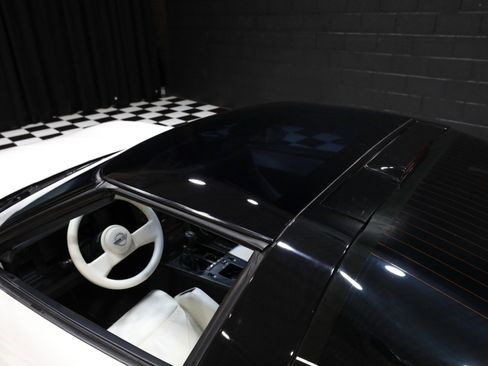 Used 1988 Chevrolet Corvette Coupe image 30