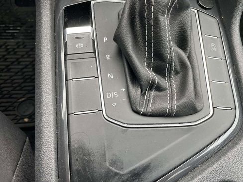 Used 2021 Volkswagen Tiguan SE w/ Panoramic Sunroof Package image 42