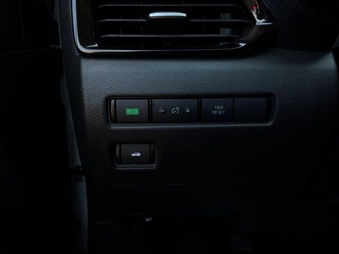 Used 2025 Nissan Sentra SV FWD image 20