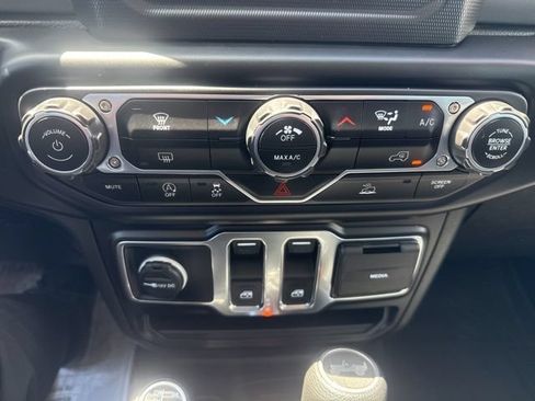Used 2022 Jeep Wrangler Sport AWD/4WD image 19