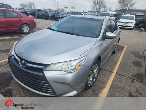 Used 2016 Toyota Camry XLE w/ Moonroof Package image 2
