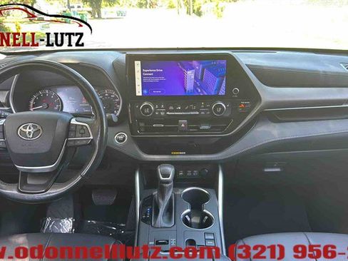 Used 2023 Toyota Highlander XLE FWD image 19