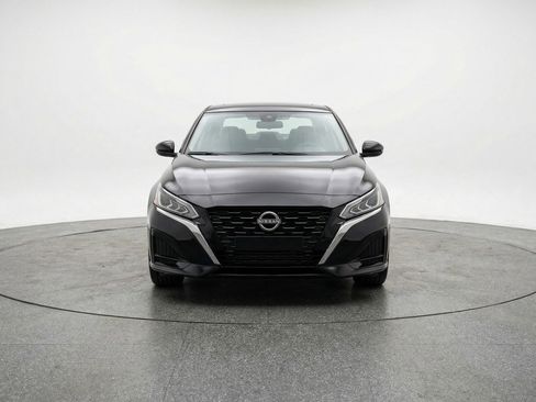 Used 2025 Nissan Altima 2.5 SV image 2