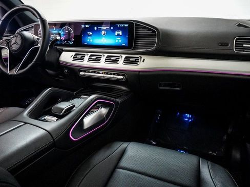 Used 2025 Mercedes-Benz GLS 450 4MATIC image 13