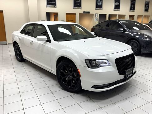 Used 2017 Chrysler 300 S image 65