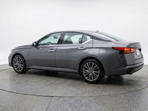 Used 2025 Nissan Altima 2.5 SV FWD image 9
