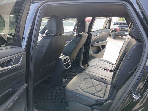 New 2026 Volkswagen Atlas Cross Sport SE FWD image 20