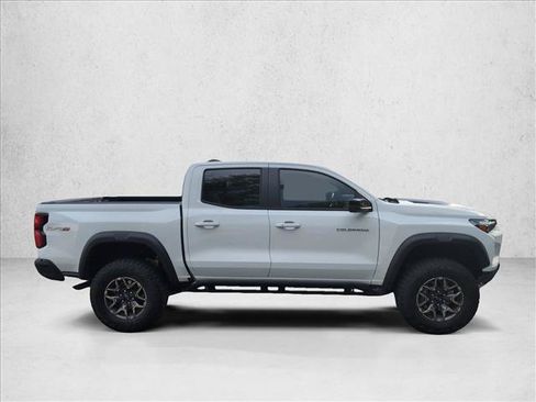 Used 2026 Chevrolet Colorado ZR2 w/ Technology Package AWD/4WD image 4