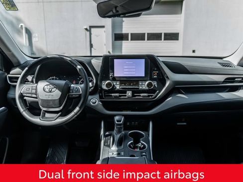 Used 2023 Toyota Highlander XLE AWD/4WD image 30