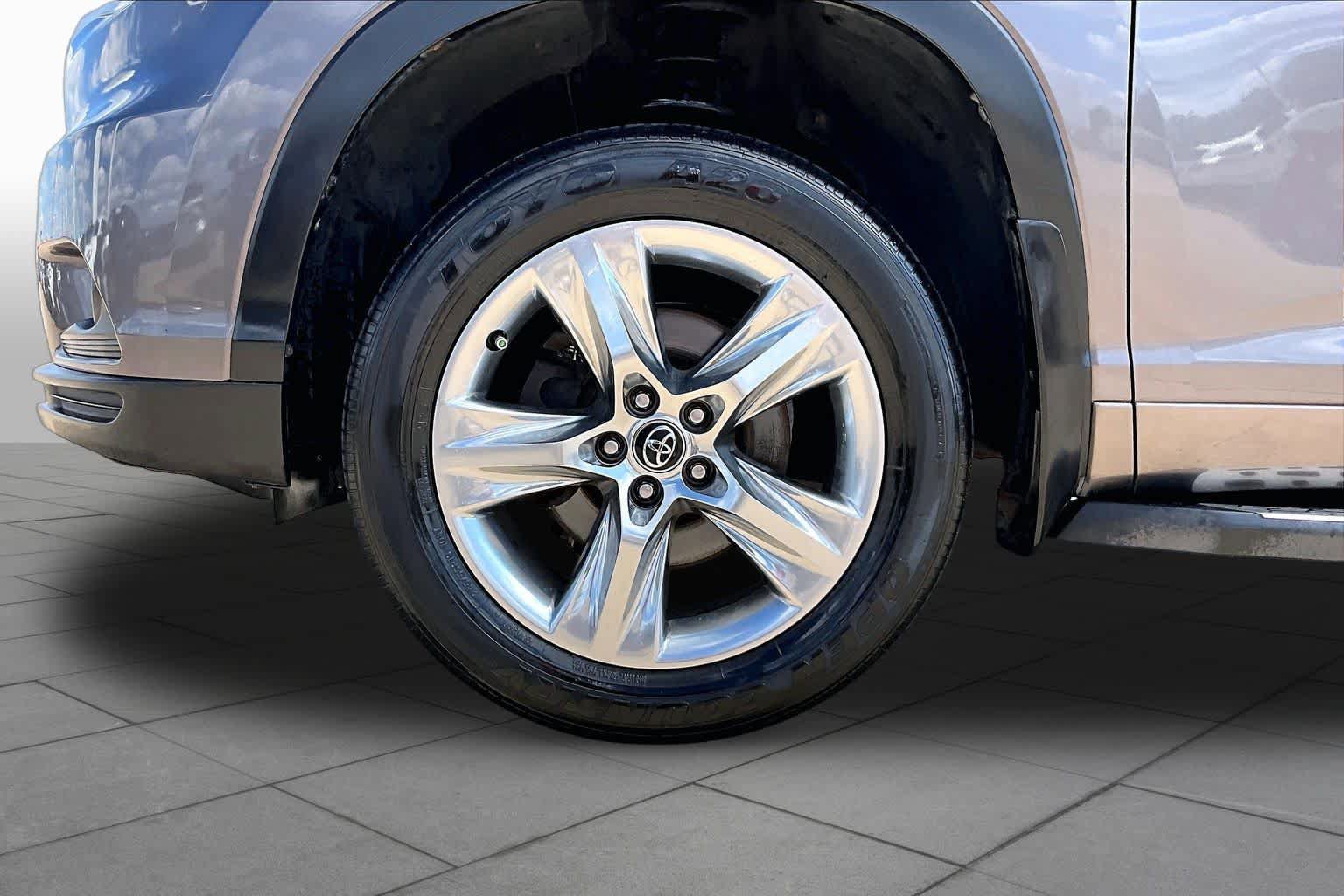 Used 2015 Toyota Highlander XLE FWD image 11