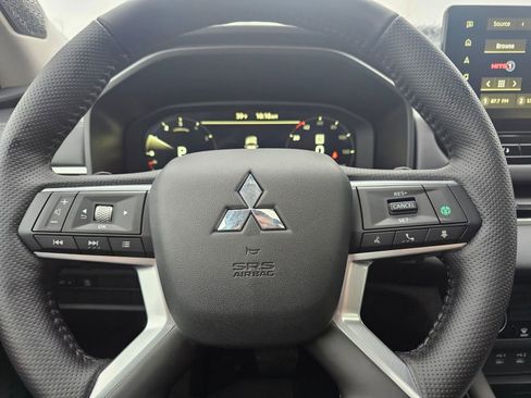 New 2026 Mitsubishi Outlander SE image 17