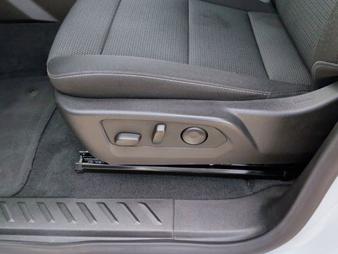 Used 2025 Chevrolet Colorado LT AWD/4WD image 14