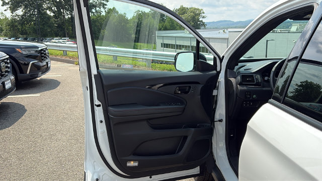 Used 2025 Honda Passport Black Edition image 8