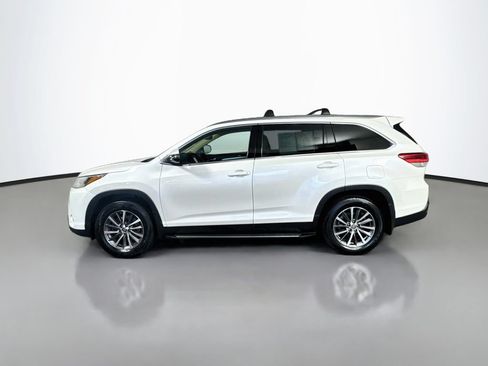 Used 2019 Toyota Highlander XLE AWD/4WD image 5