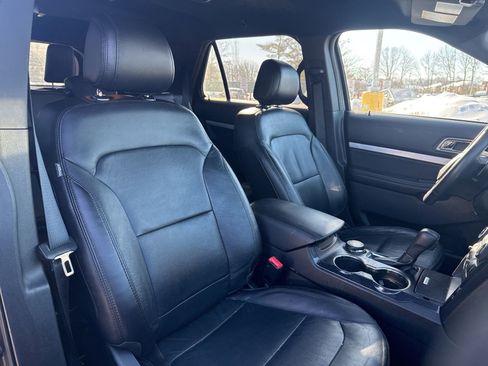 Used 2017 Ford Explorer XLT w/ Equipment Group 202A image 16