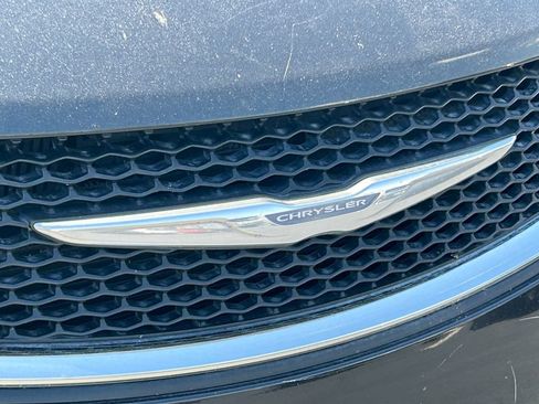 Used 2017 Chrysler Pacifica Touring-L Plus w/ Tire & Wheel Group FWD image 10